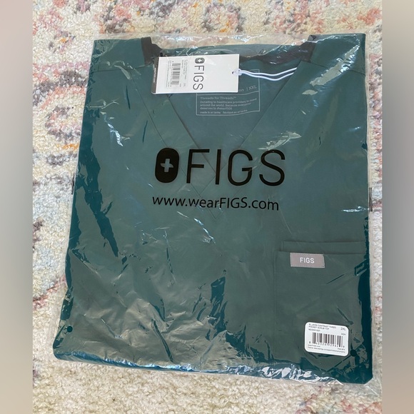 Figs NEW NWT 	men's Forest Green Leon Three-Pocket Scrub Top - 2XL Forest Green - Picture 2 of 6